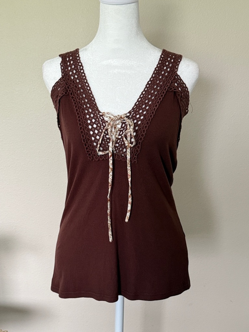 gimmicks by BKE Brown Crochet-Trim V-Neck Tank, Medium